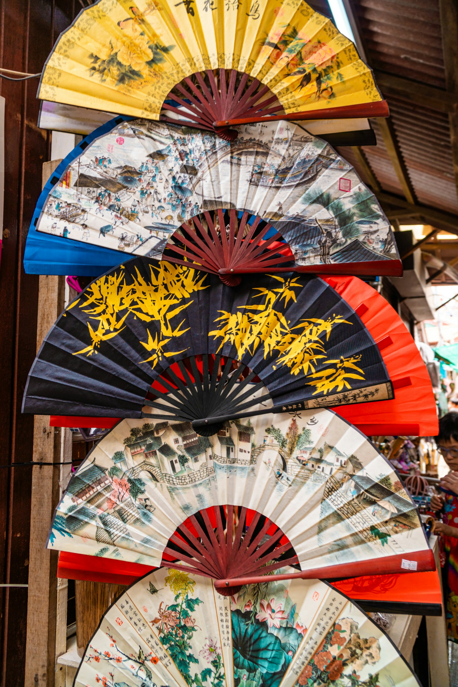 a traditional Chinese folding fan, a natural image for Major Heat Dashu